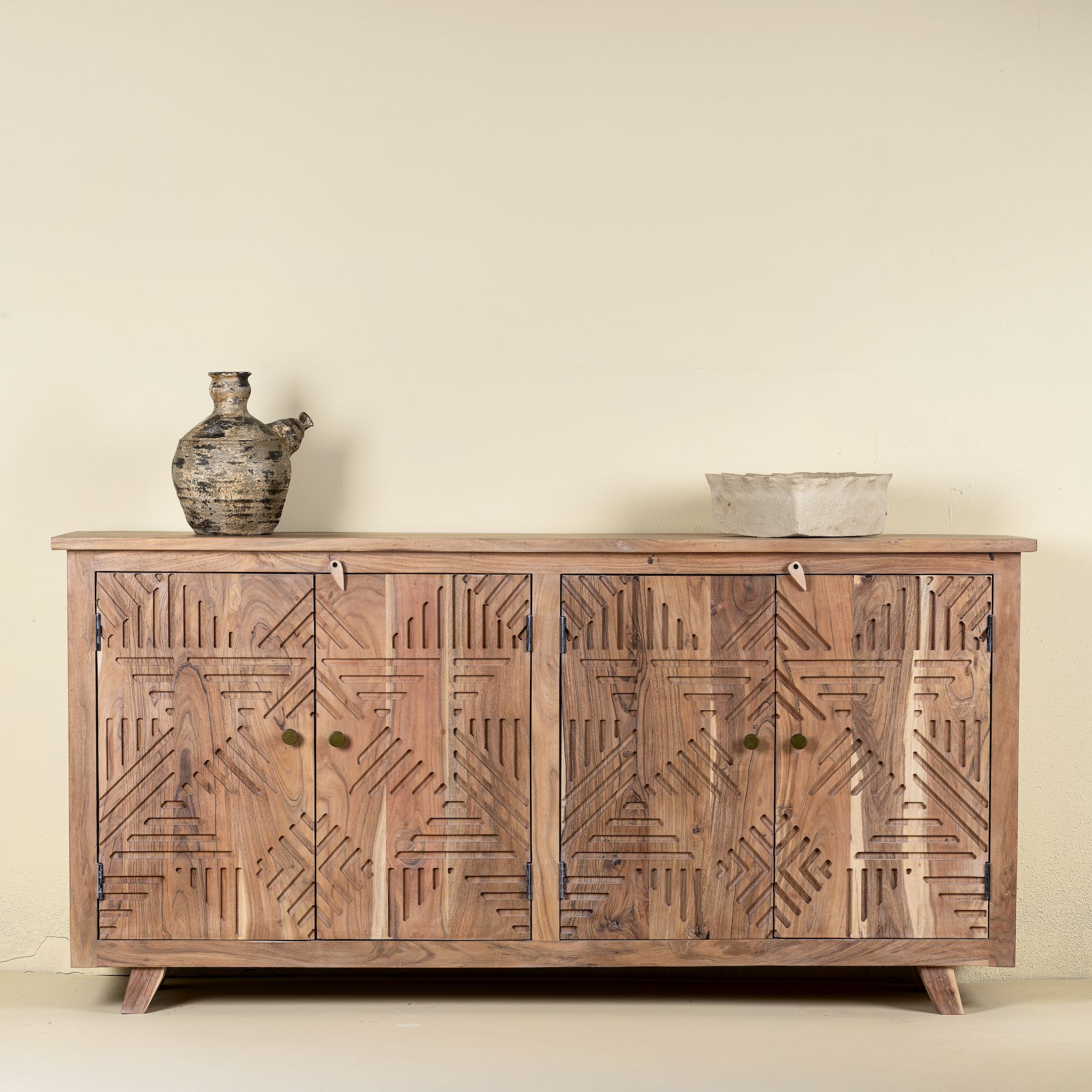 Acacia wood furniture sideboard with hand-carved detailing and brass knobs, modern living room furniture, 180 × 40 × 90 cm.