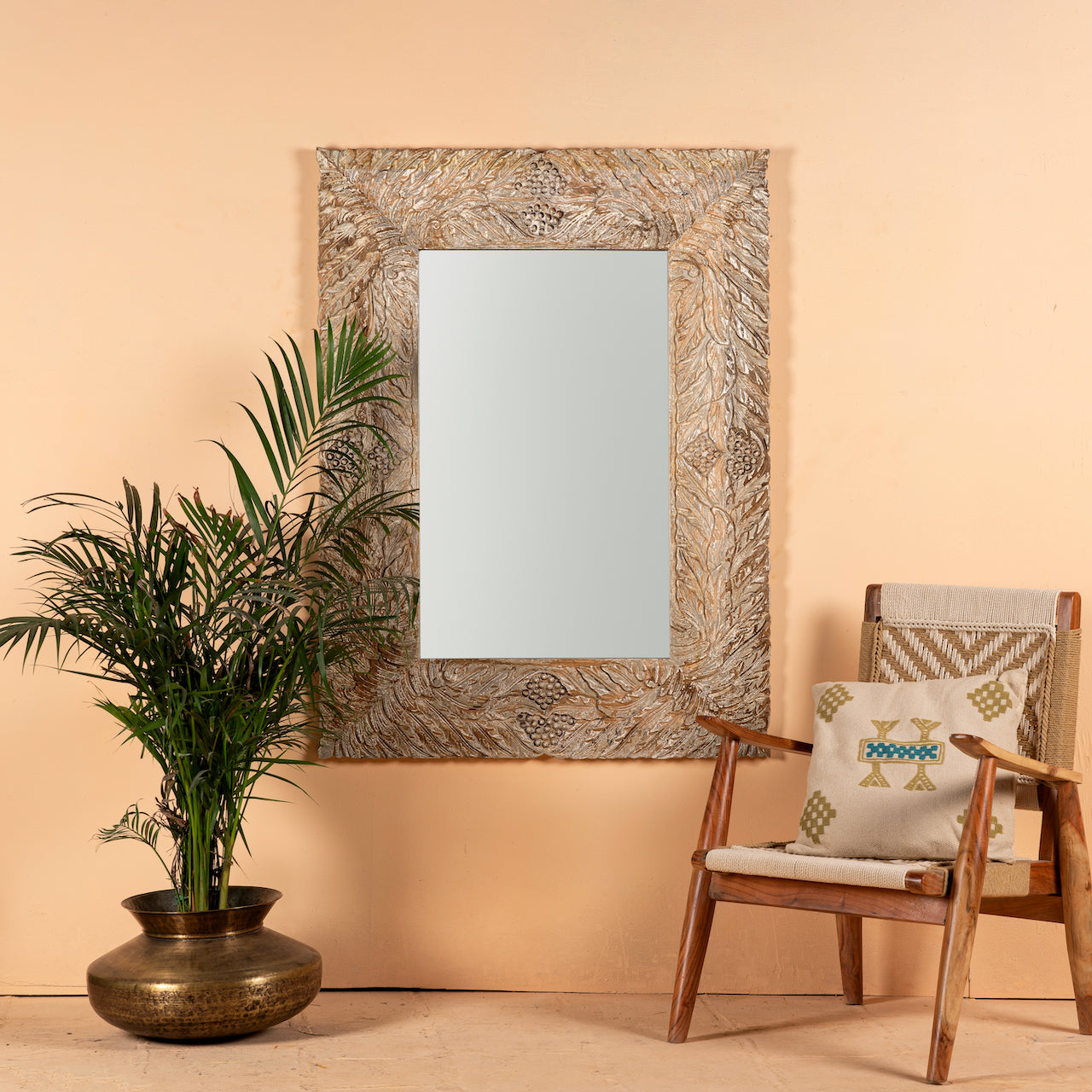 Carved mango wood mirror Anumati with floral motifs and distressed finish. A handcrafted Indian furniture piece perfect for vintage home decor and artisanal interiors.