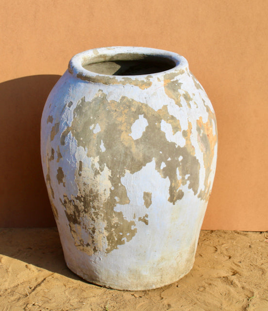 Antique-style Indian clay vase with wide shape – a handcrafted Bali style clay vase ideal for Indian home decoration and bohemian interiors.