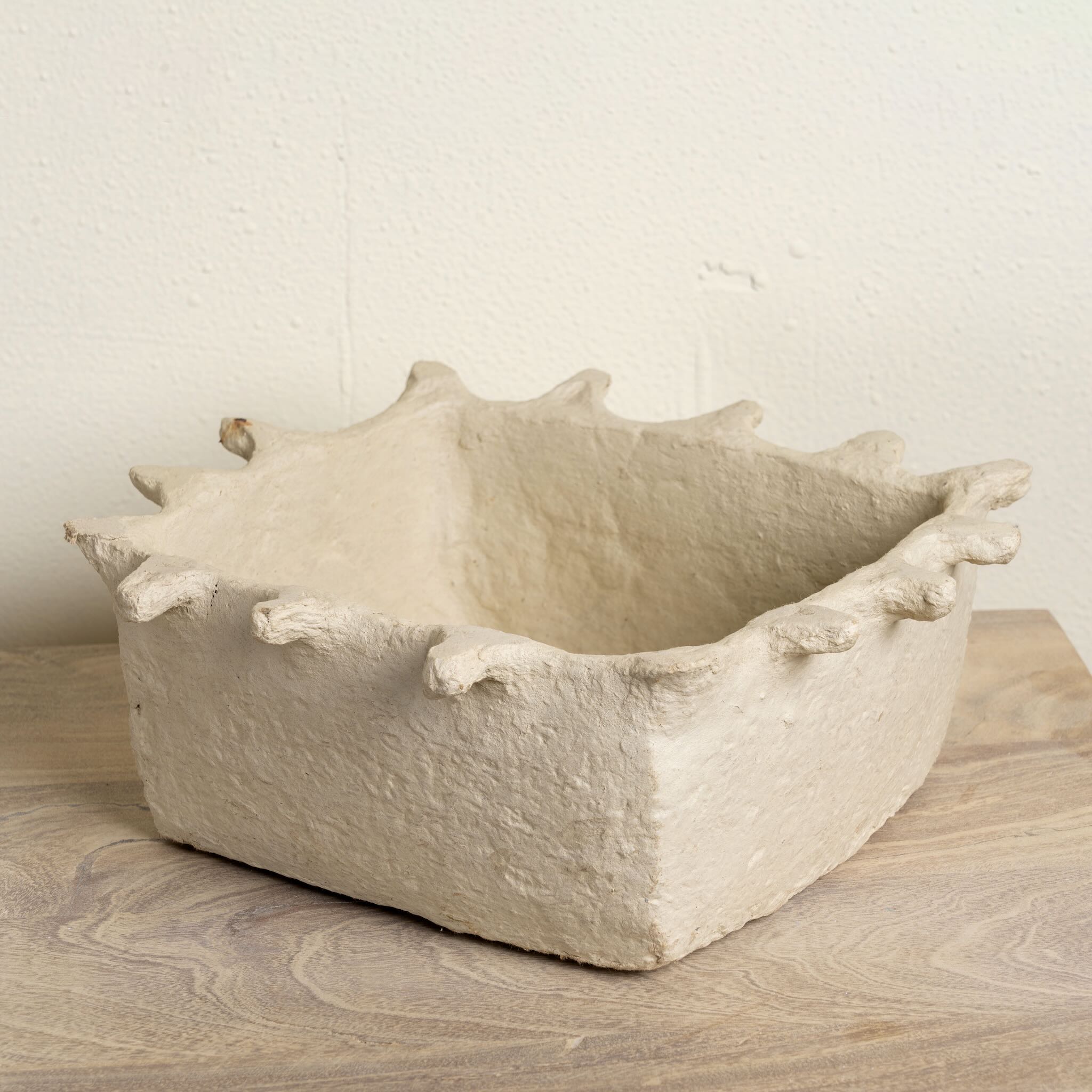 Handmade papier-mâché bowl Dityaa in matte white with jagged edges. A sustainable vintage home accessory perfect for unique Indian decoration and vintage home decor, used in bathrooms, kitchens, or for dried plants.