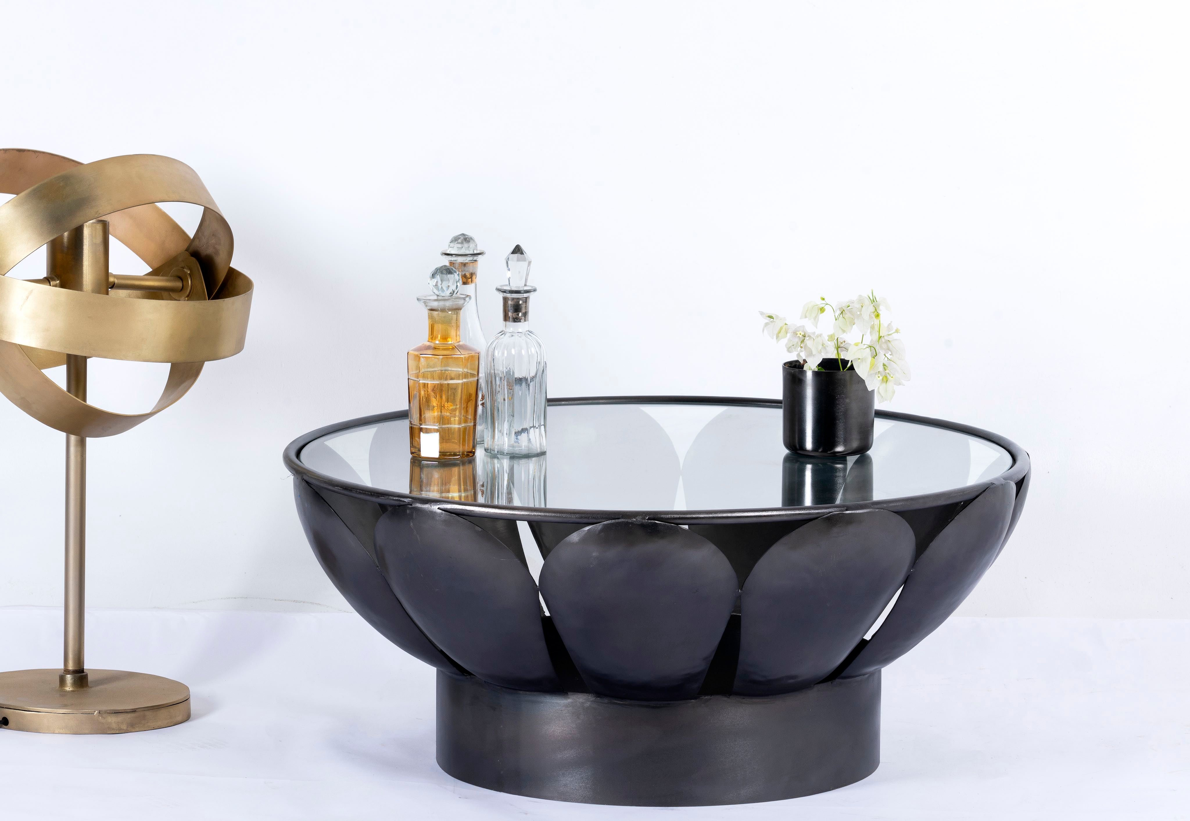 Round metal base coffee table with petal design and marble top; marble top coffee table with black wrought iron base, 87 cm diameter, 37 cm height.