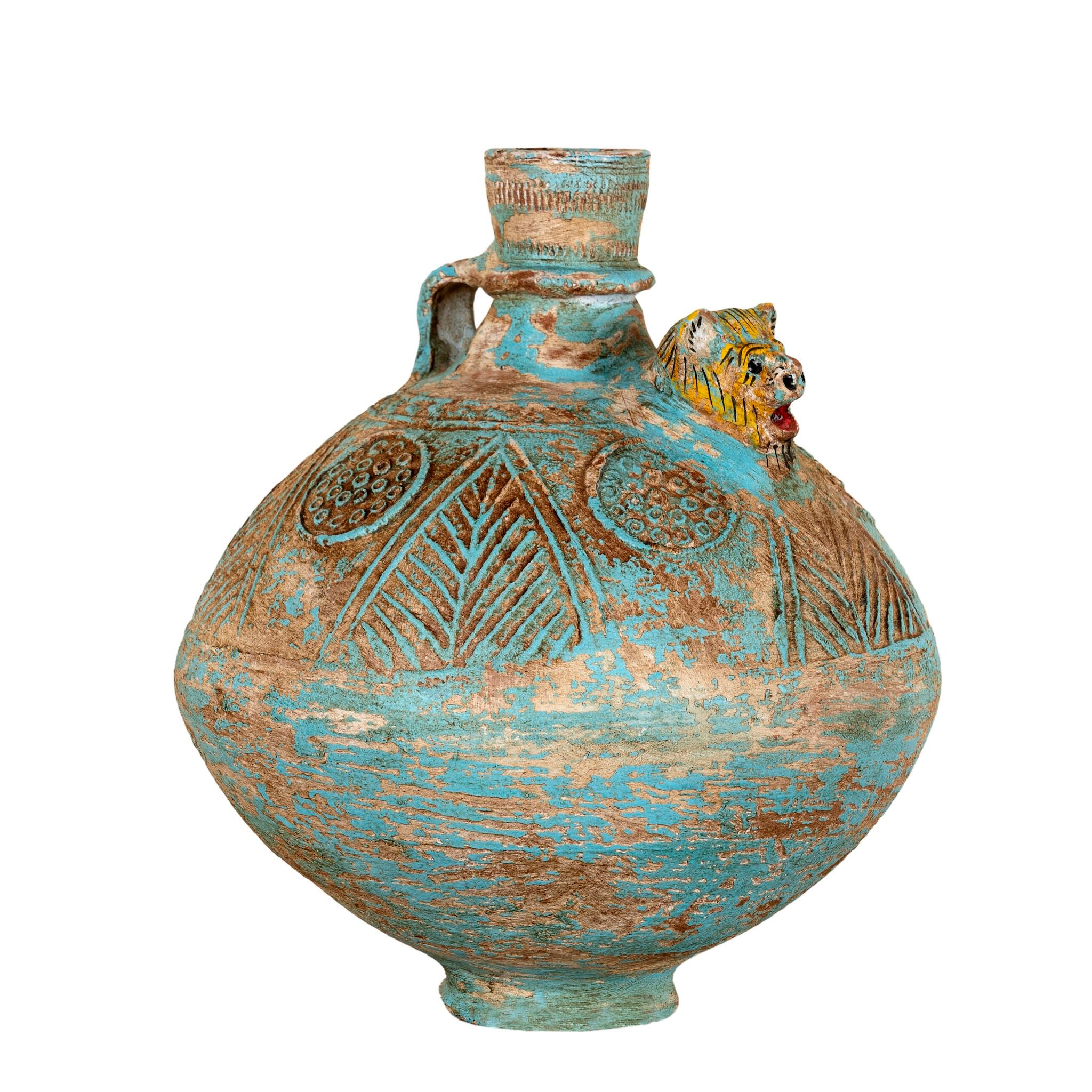 Vintage decorative ceramic vase with etched surface and rustic finish – available in light blue, red, orange or green, with optional ceramic tiger head. Ideal for Indian and vintage home accessories.