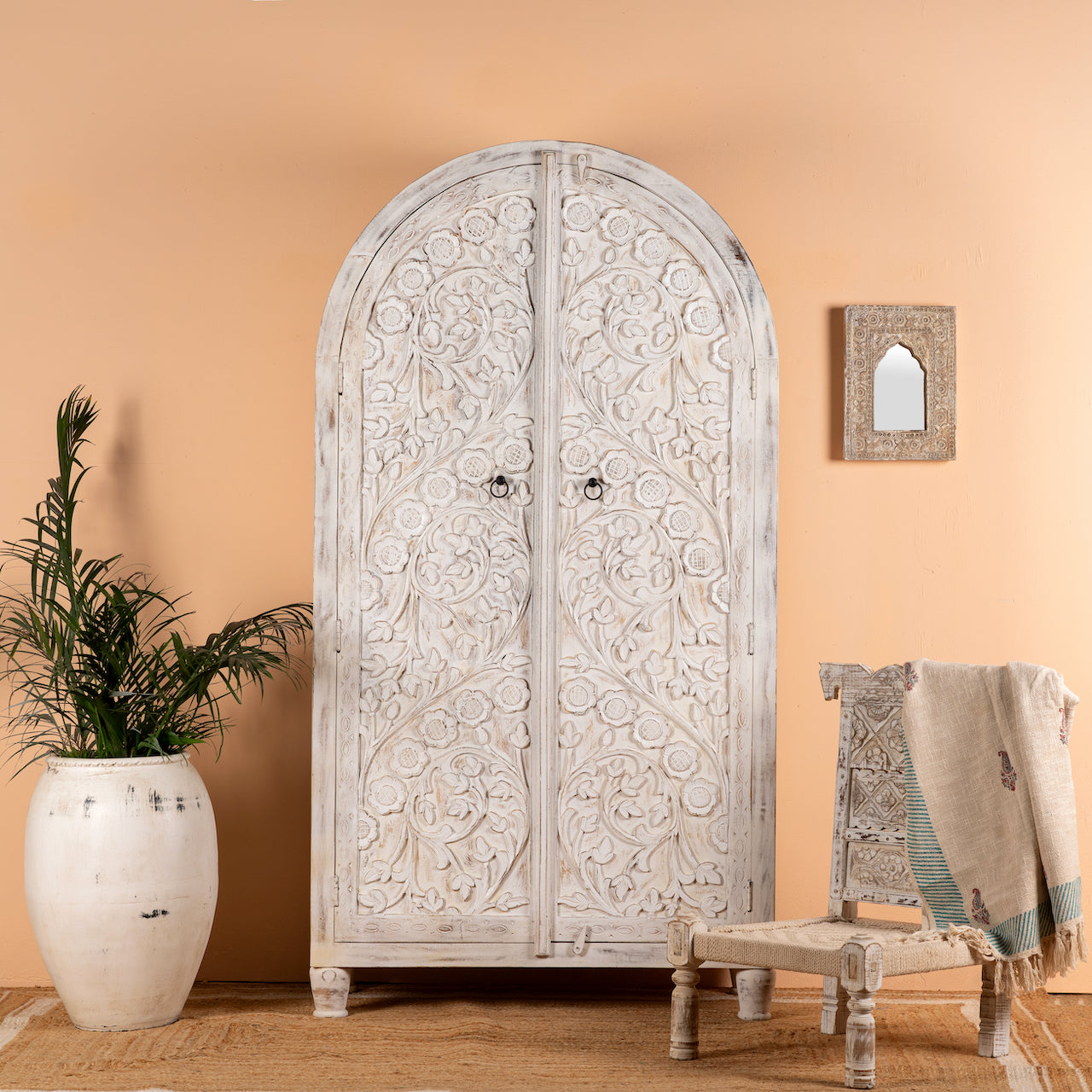 Arched wooden wardrobe made of mango wood with hand-carved floral details; hand carved wooden furniture in Ibiza style, 190 × 100 × 40 cm.