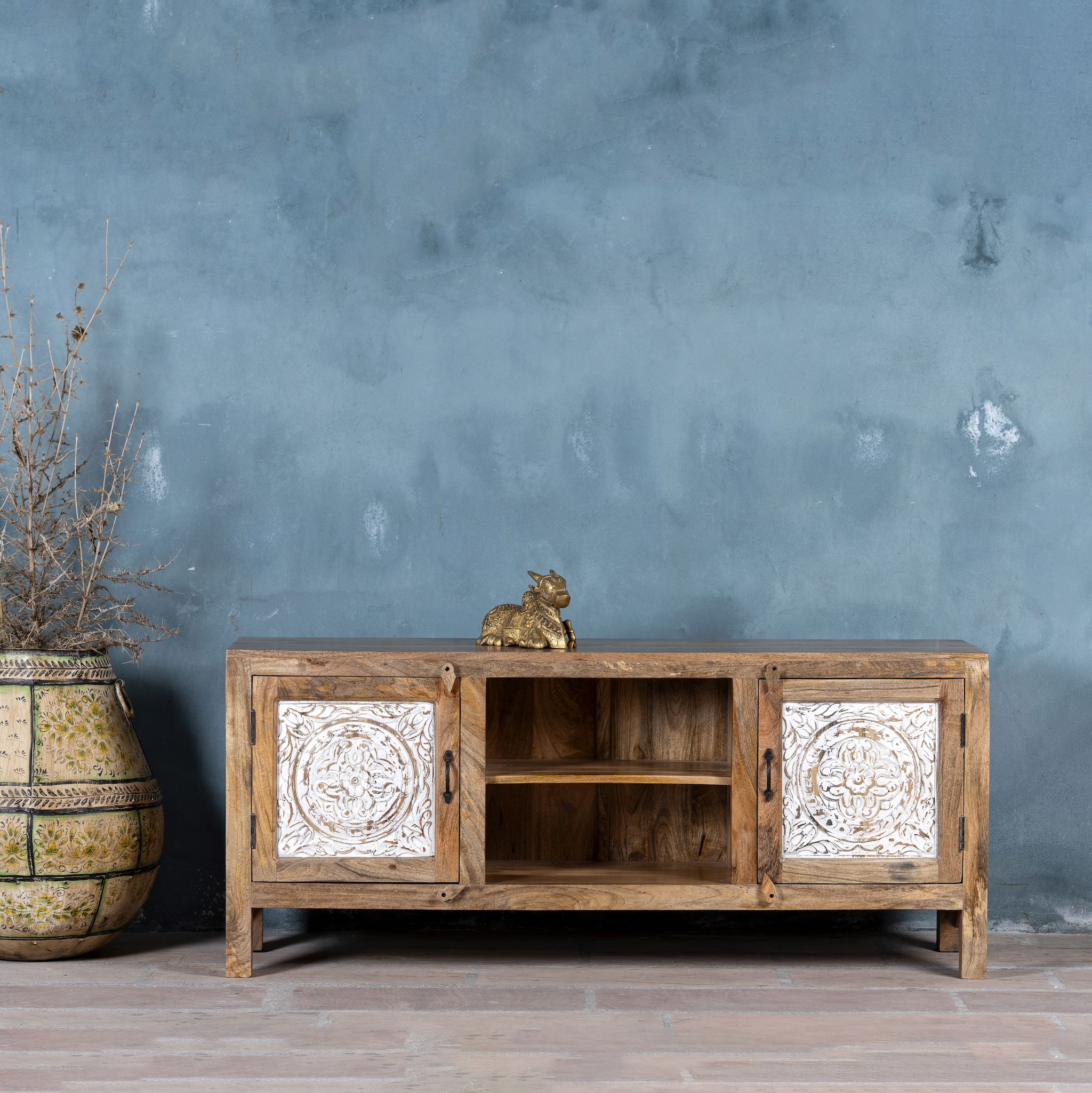 Wood carved sideboard Alka, Indian furniture made from mango wood with floral carvings, whitewashed finish, 150 × 40 × 60 cm.