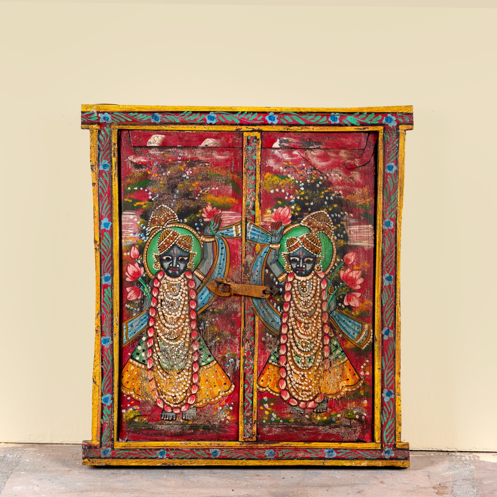 Radha and Krishna antique reclaimed wood mirror with hand-painted Indian artwork on an authentic vintage reclaimed wooden mirror frame, 50x50x5cm.