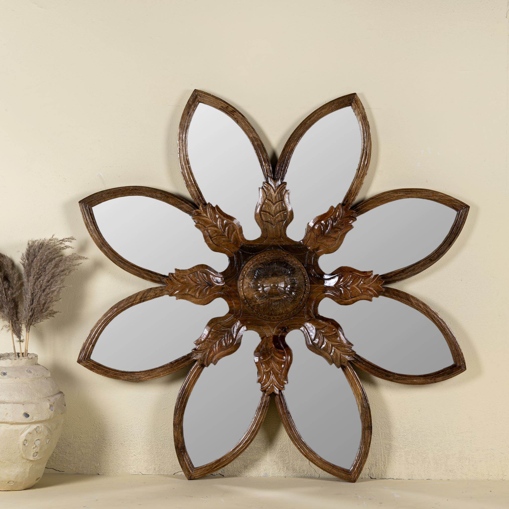 Round mango wood mirror Ojis with hand-carved floral frame. A unique wall decor piece combining traditional Indian craftsmanship and organic design.