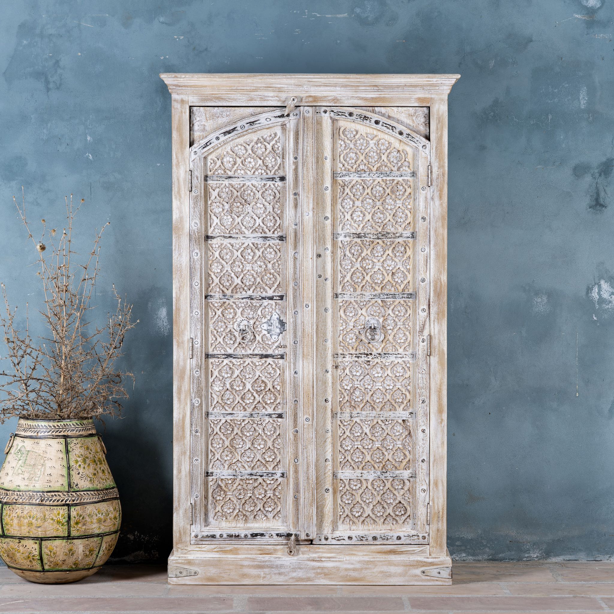 Hand carved furniture wardrobe Ruchi, Indian furniture with arched teak doors and whitewashed mango wood body, 112 × 46 × 190 cm.