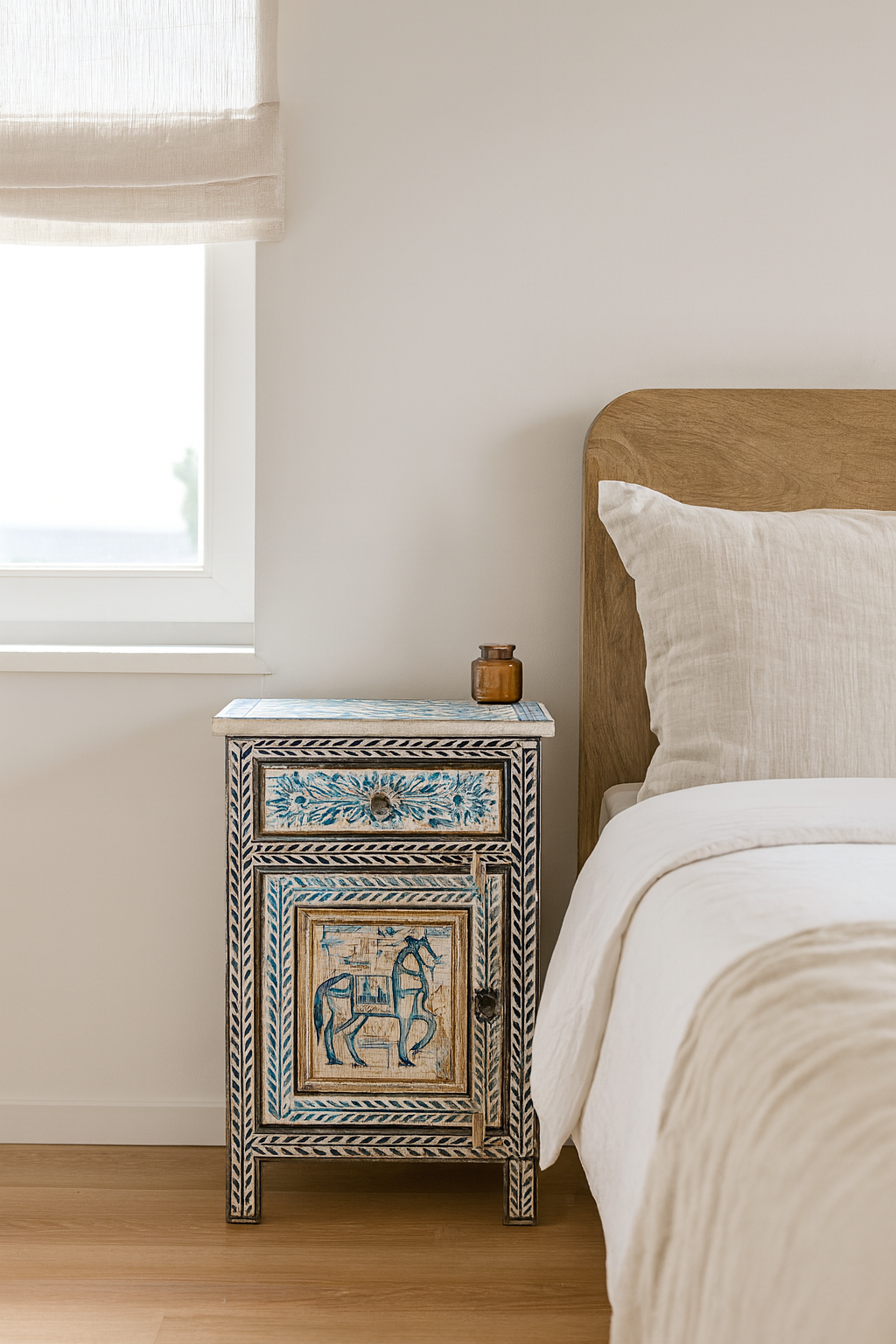 Lifestyle imagination of a set of two hand painted night stands with floral and horse motifs; sustainable furniture made of reclaimed wood, 45 × 35 × 70 cm.