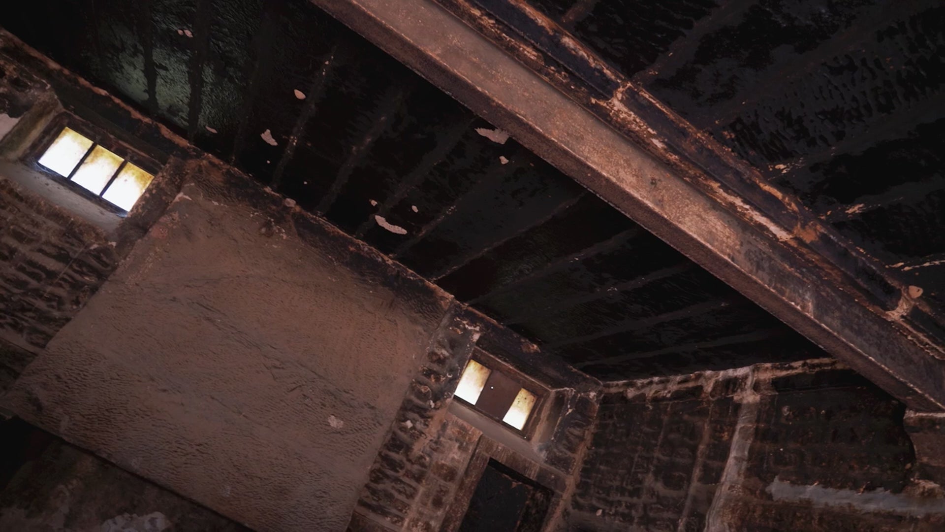 Hand-carved mango wood sideboard with distressed blue wash finish, artisanal furniture for bohemian interior, 150 × 40 × 90 cm.